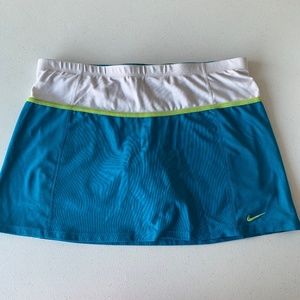 Nike Court Skirt Performance in size Large